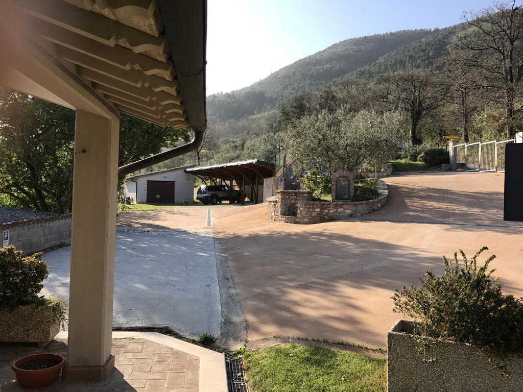 Agriturismo Il Castello Assis Exterior foto